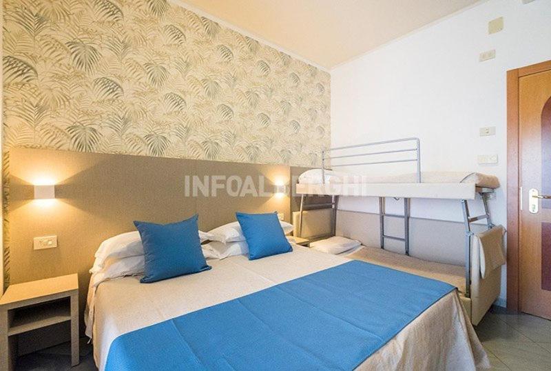 רימיני Hotel Christian מראה חיצוני תמונה