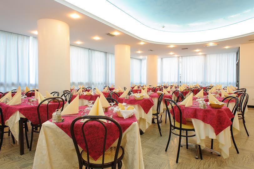 רימיני Hotel Christian מראה חיצוני תמונה
