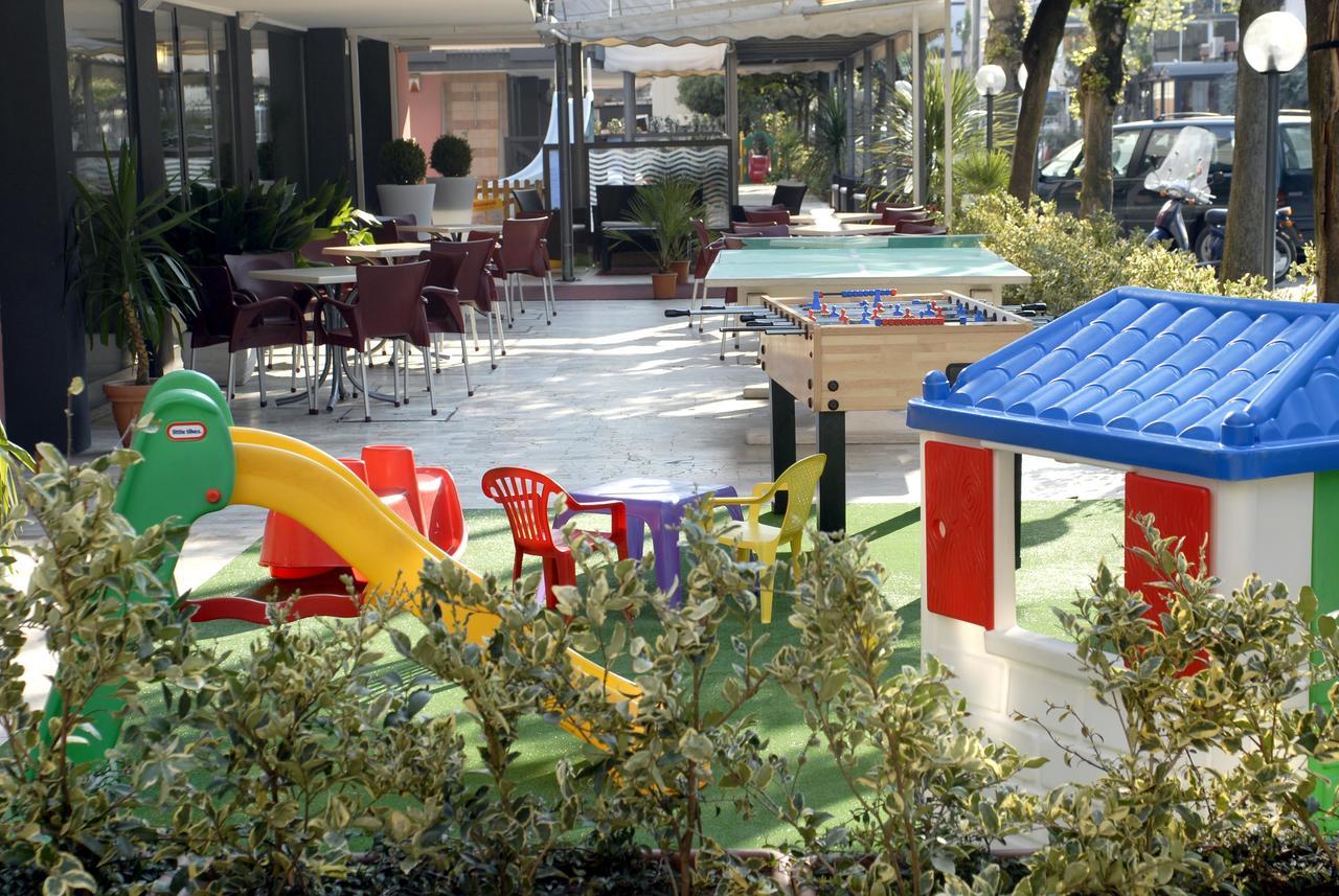רימיני Hotel Christian מראה חיצוני תמונה