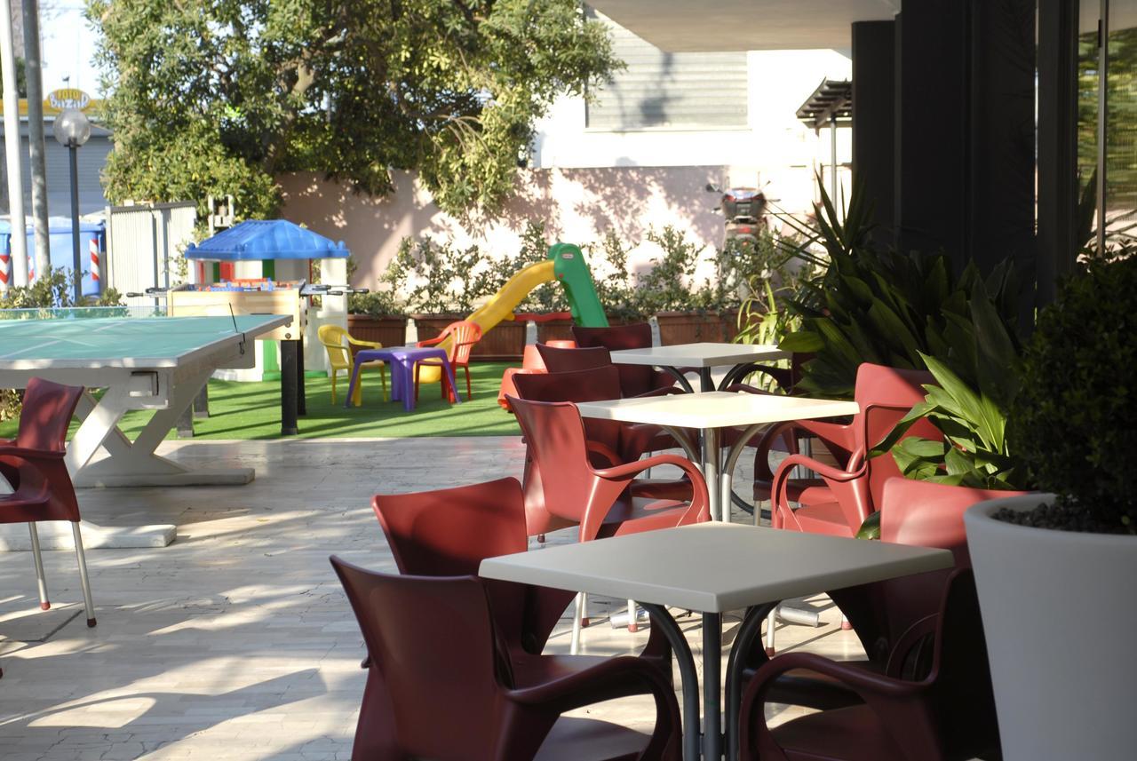 רימיני Hotel Christian מראה חיצוני תמונה