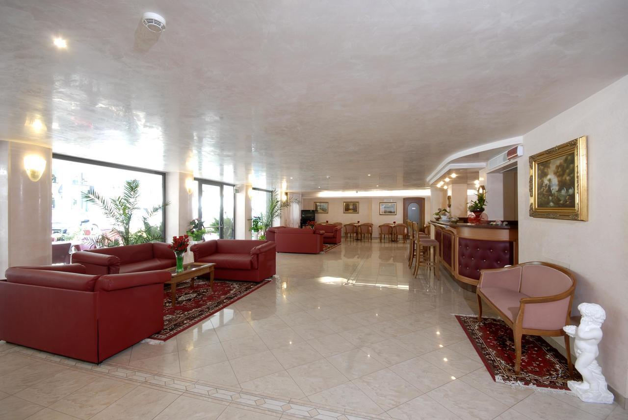 רימיני Hotel Christian מראה חיצוני תמונה