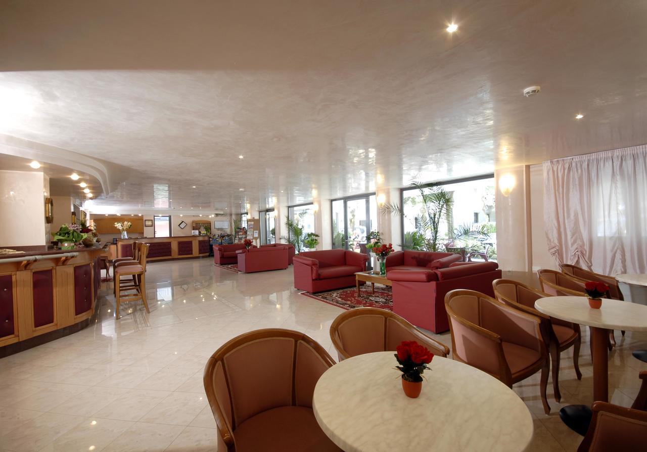 רימיני Hotel Christian מראה חיצוני תמונה