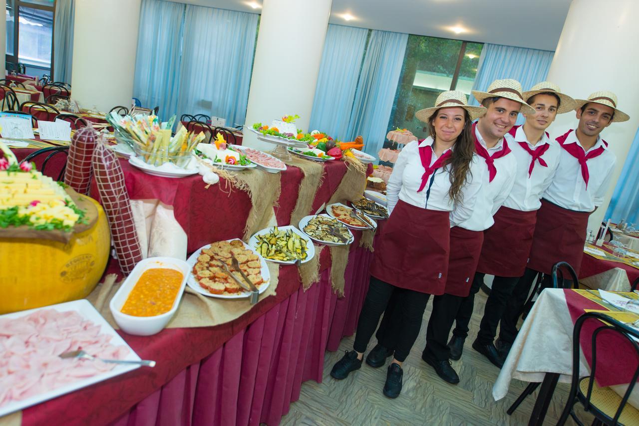 רימיני Hotel Christian מראה חיצוני תמונה