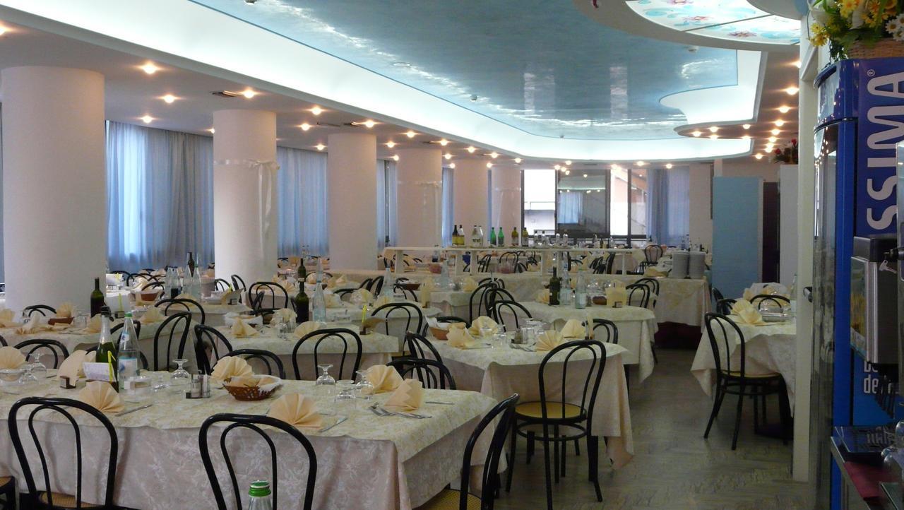 רימיני Hotel Christian מראה חיצוני תמונה